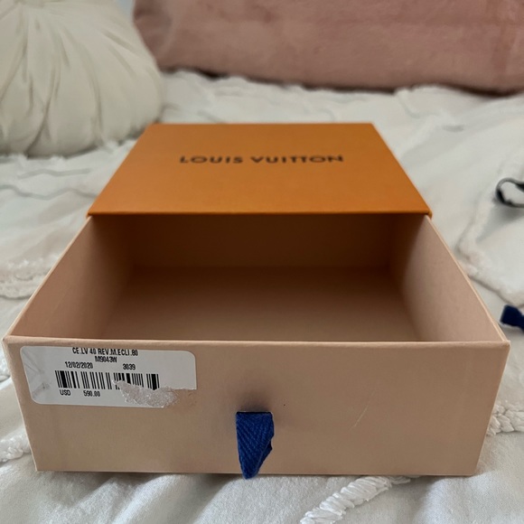 LV Initials 40MM Reversible Belt
Size: 80cm - Picture 3 of 9